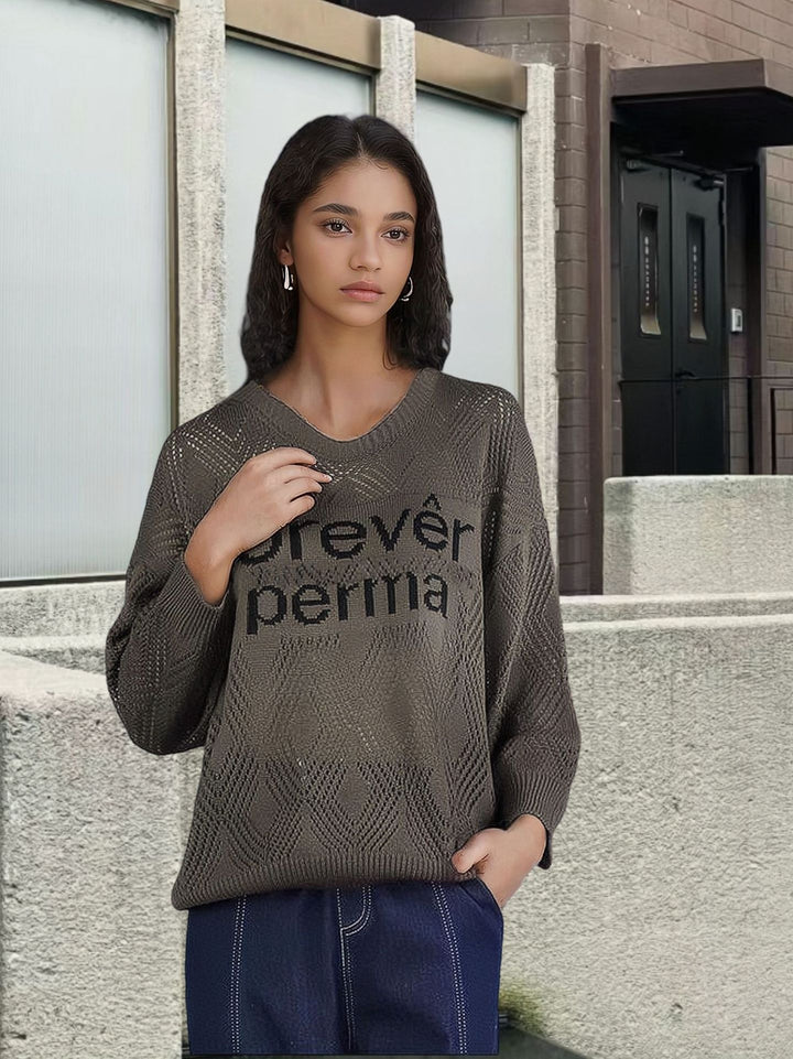 Trendy knitted sweater for women with a creative honeycomb pattern and a textured detail Lune London