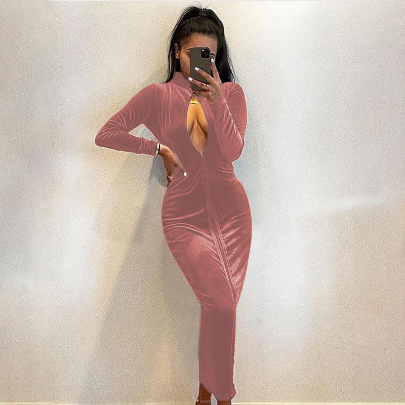 Elegant maxi dress for women in velvet with deep V-neckline and long sleeves Lune London