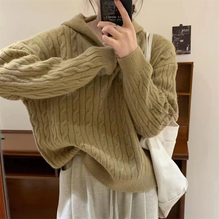 Pull tricoté confortable pour femmes avec capuche et motif en cable Chic & Stil
