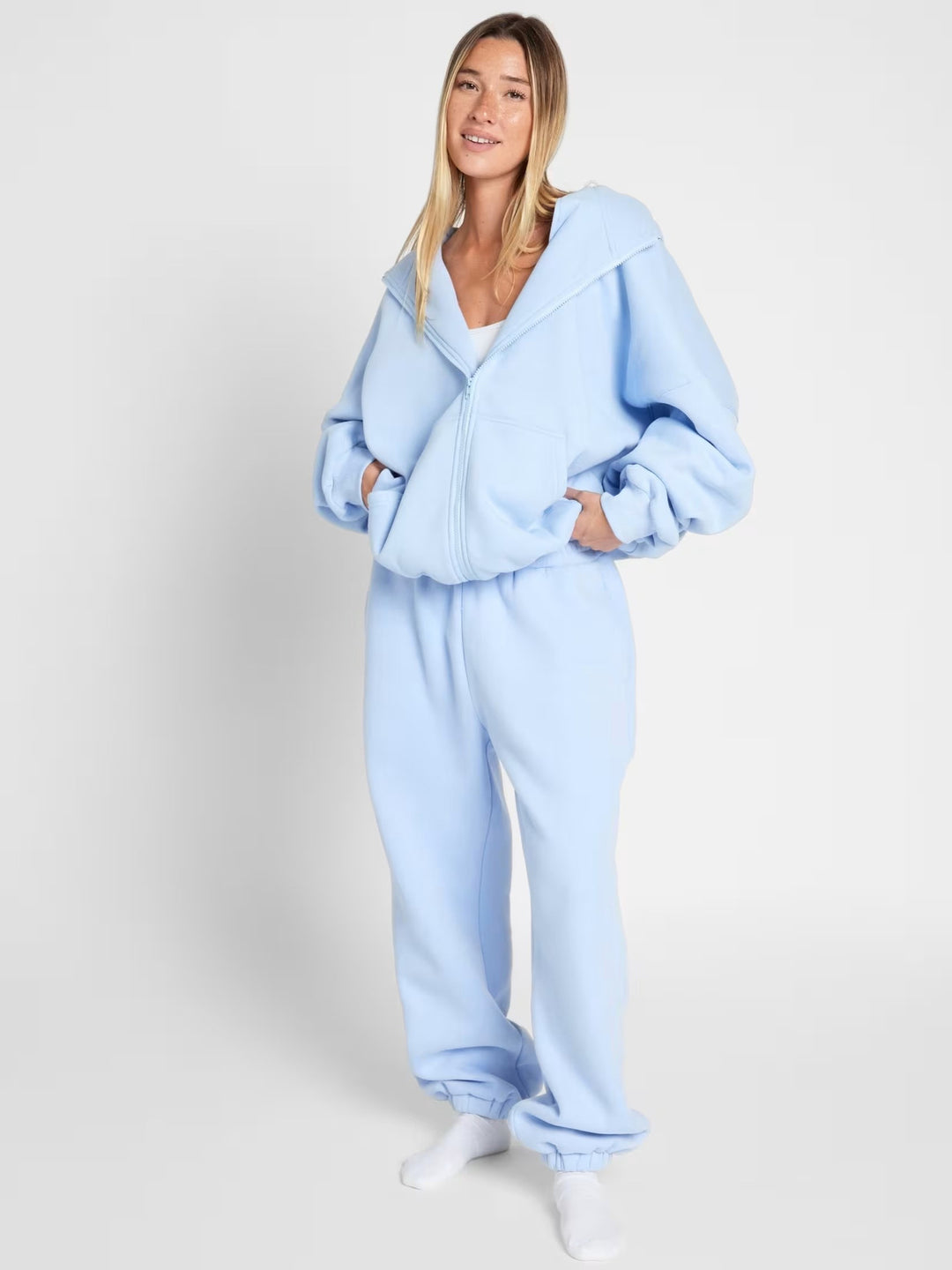 Oversized hoodie for women with a comfortable fit and deep pockets Lune London