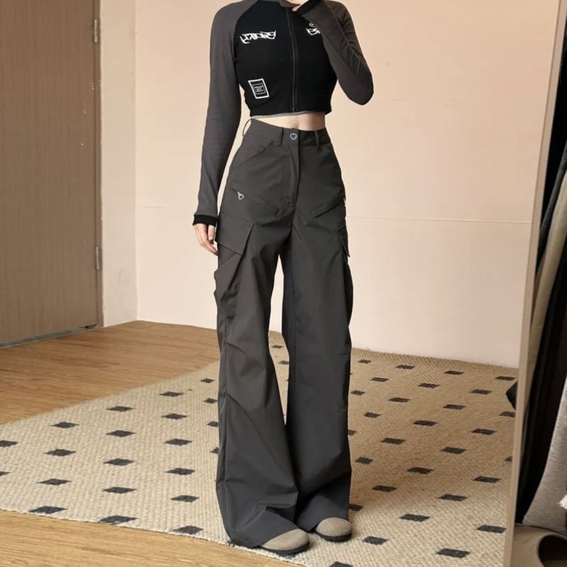 Pantalons cargo pour femmes à coupe large et poches pratiques