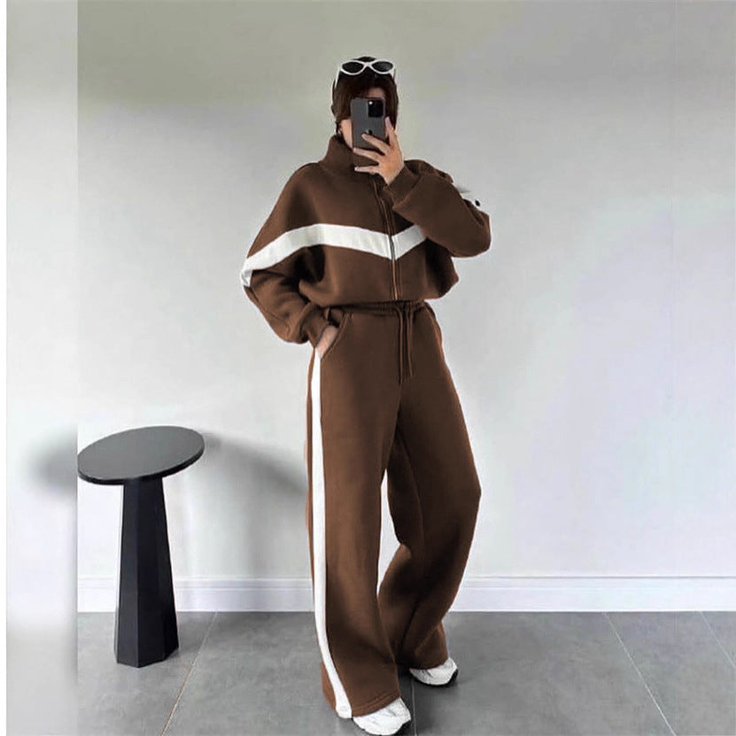Women's sporty leisure set with trendy zipper and contrasting stripes Lune London