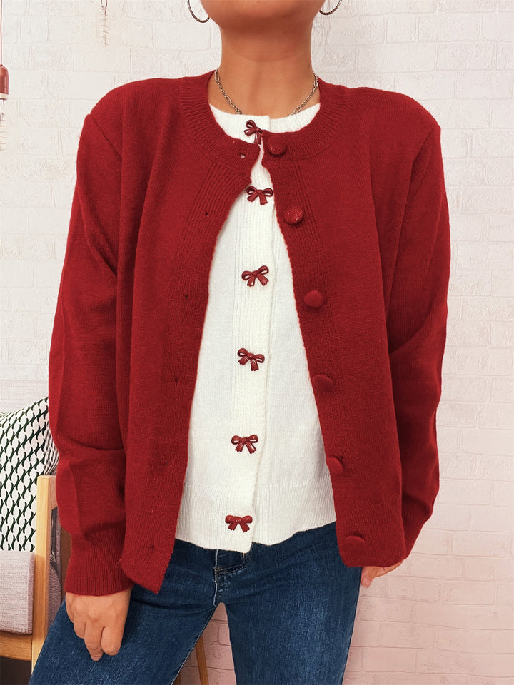 Gilet en tricot pour femmes avec des détails de boutons ludiques et une texture fine Chic & Stil