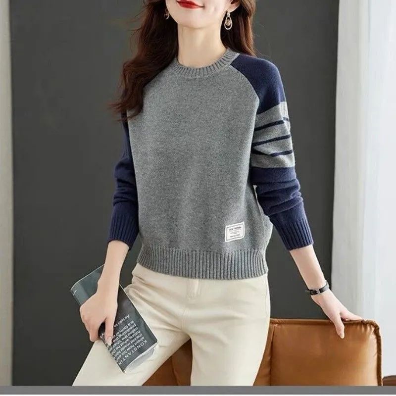 Pull rayé pour femmes avec des manches raglan à la mode Chic & Stil