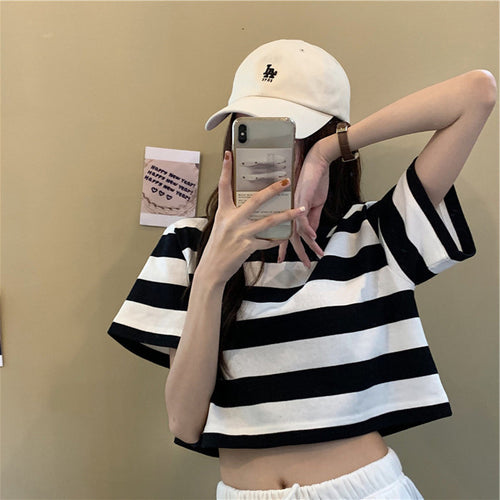 Women Cropped T-Shirt with Striped Pattern and Casual Cut Lune London