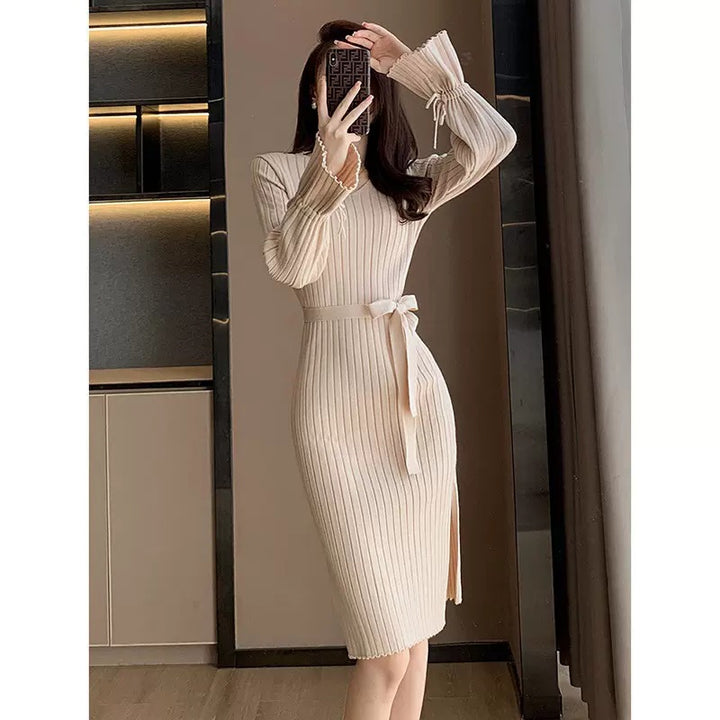 Robe en tricot pour femmes avec un élégant cintrage à la taille et une structure à côtes Chic & Stil