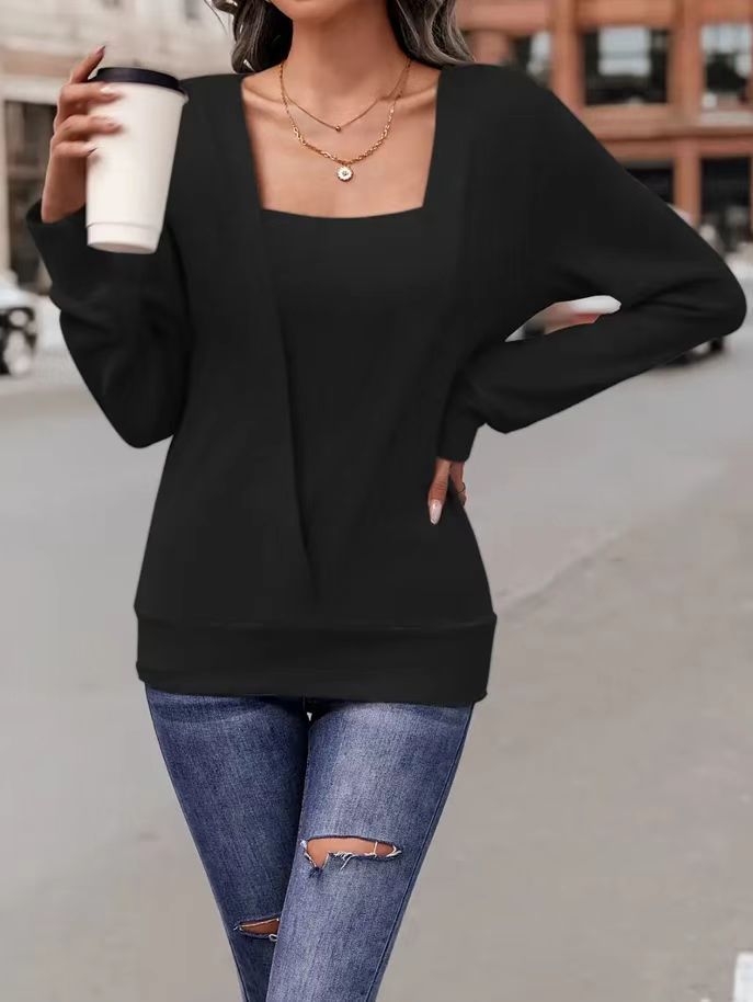 Casual women's top with V-neck and fine texture Lune London
