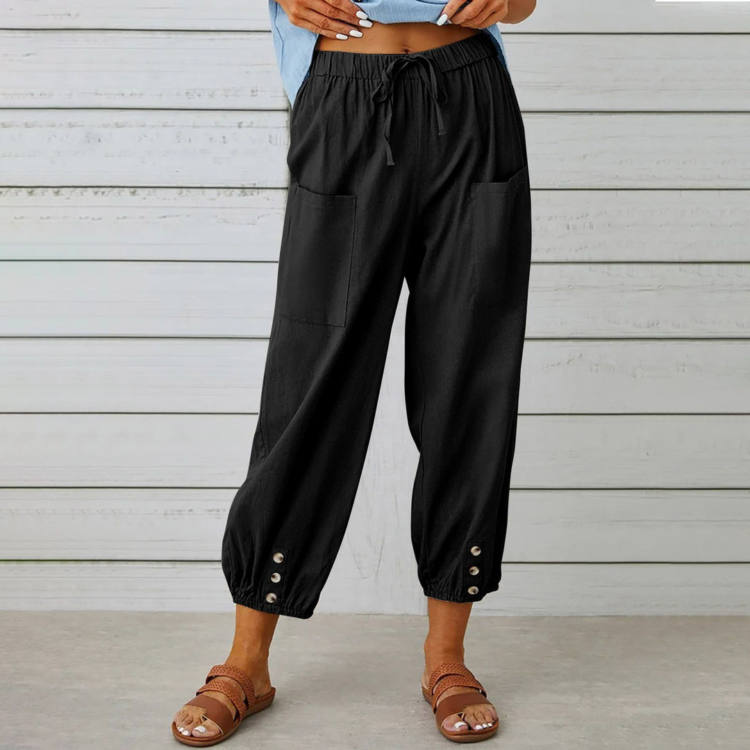 Comfortable leisure pants for women with side pockets and suspenders Lune London