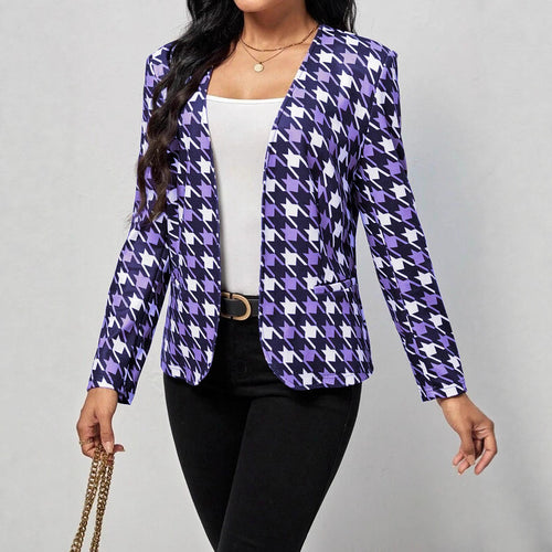 Trendy women's blazer jacket with an eye-catching houndstooth pattern and a fitted cut Lune London