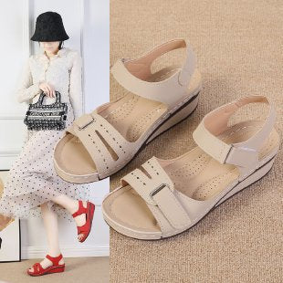Comfortable sandals for women with ergonomic sole and flexible sole Lune London