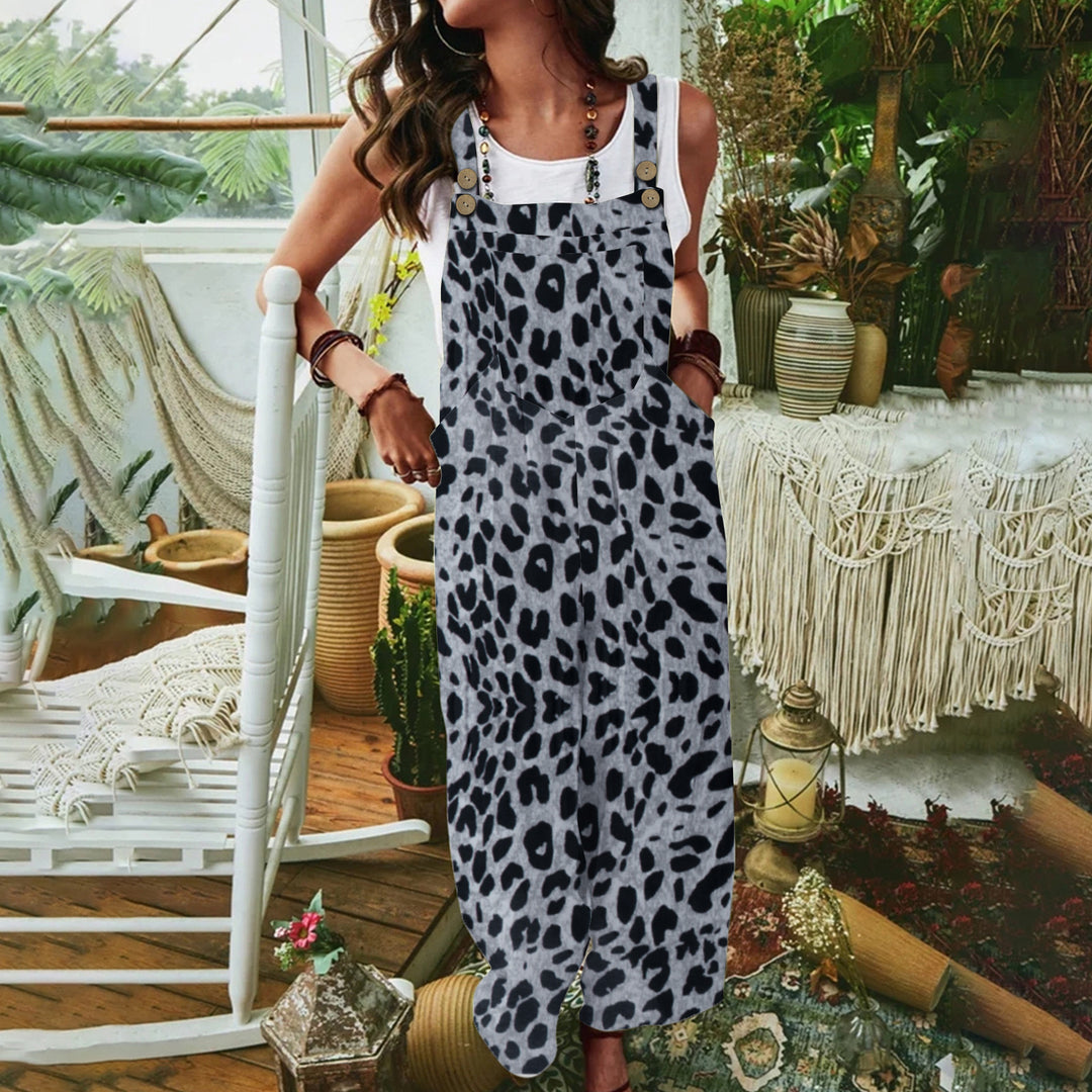 Casual women's jumpsuit with a trendy leopard print and practical pockets Lune London