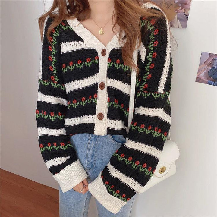 Trendy knitted jacket for ladies with a floral design and wide sleeves Lune London
