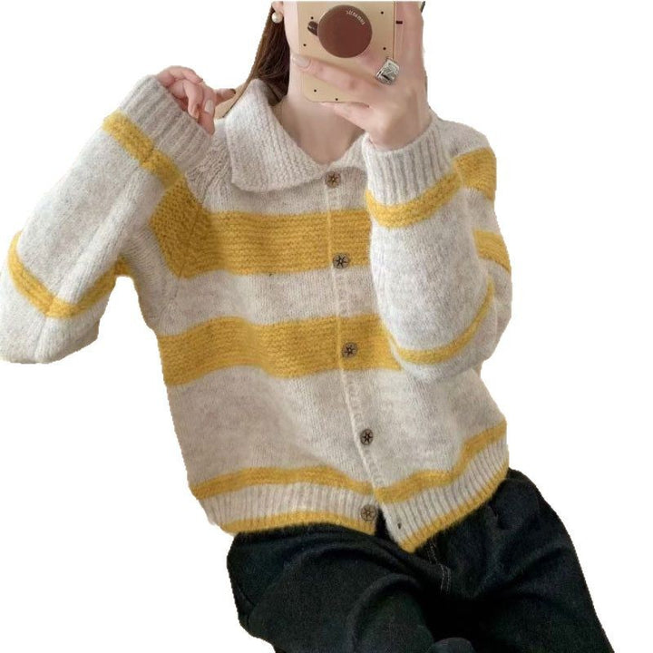 Ladies cozy knitted cardigan with contrasting stripes and a soft knitted material Lune London