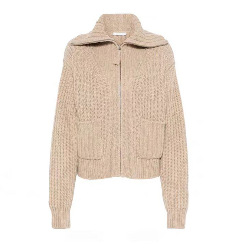 Pull en maille épaisse à la mode pour femmes avec col montant et poches pratiques Chic & Stil