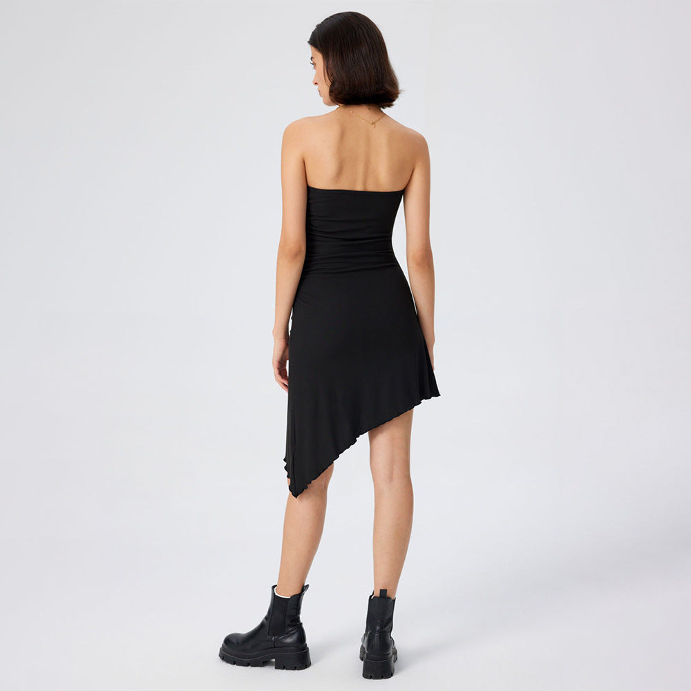 Robe bandeau ajustée pour femmes avec ourlet asymétrique et détail de volants Chic & Stil