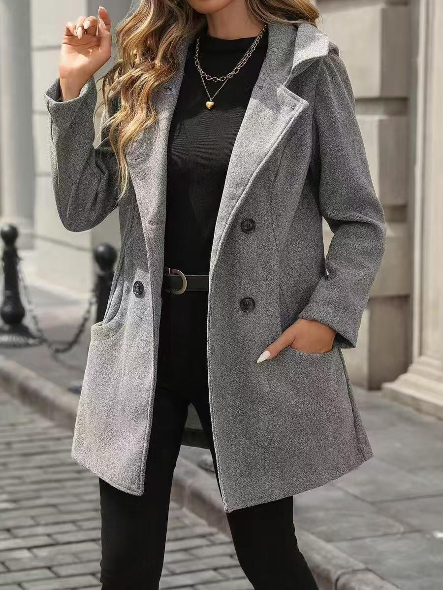 Trendy women's outdoor coat, fitted with practical pockets and stylish collar Lune London