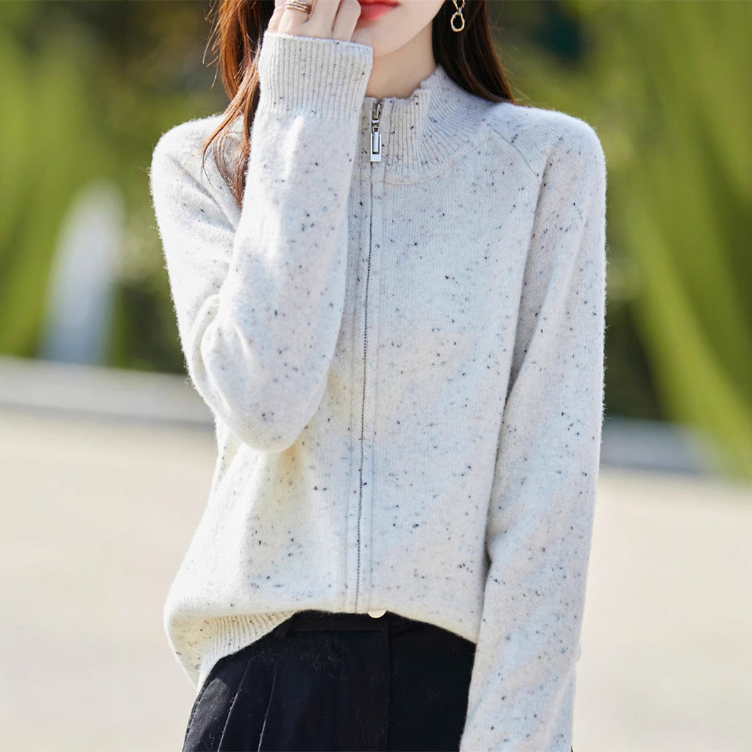 Pull à zip confortable pour femmes avec col haut et texture fine Chic & Stil