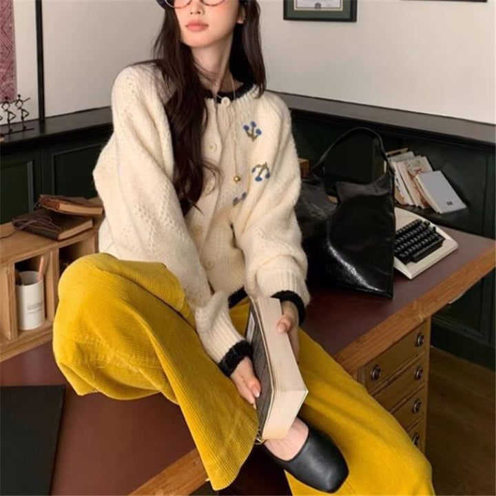Elegant knitted cardigan for women with unique pattern and chic button details