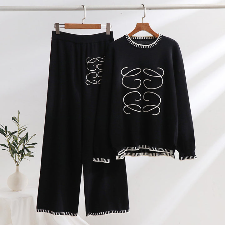 Casual women's sweatshirt set with graphic design and stylish contrast details Lune London