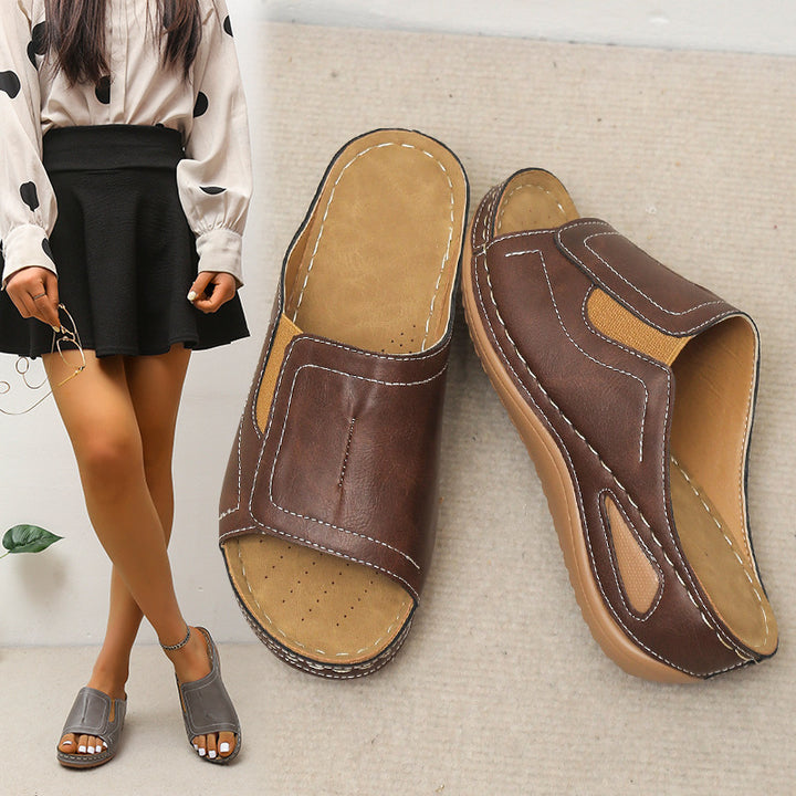 Comfortable women's clogs with elastic inserts and an anatomical sole Chic and Style