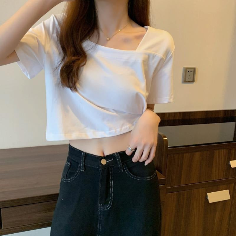 Women Cropped T-Shirt with modern details Lune London