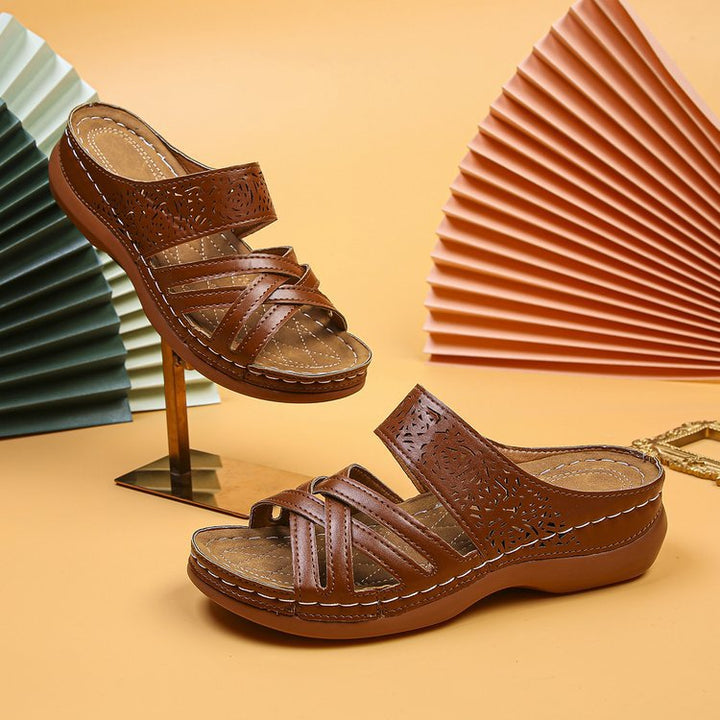Comfortable strap sandals for ladies with floral cut and ergonomic sole Lune London
