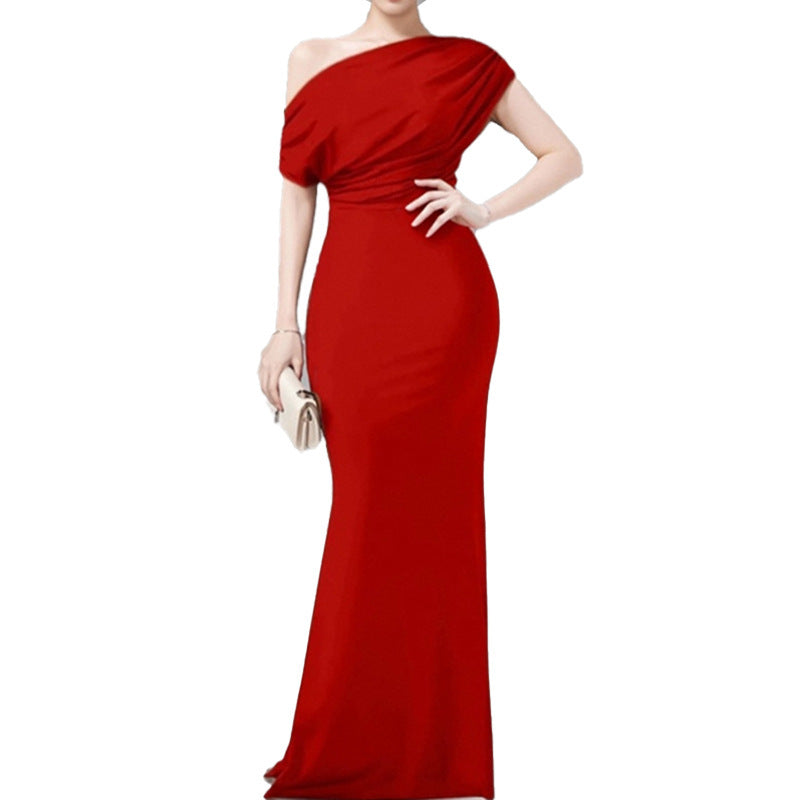 Robe maxi élégante pour femme avec décolleté asymétrique et coupe ajustée Chic & Stil