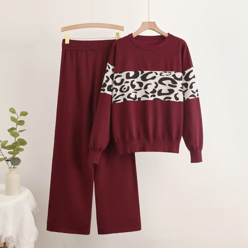 Trendy leisure set for women with a chic leopard pattern