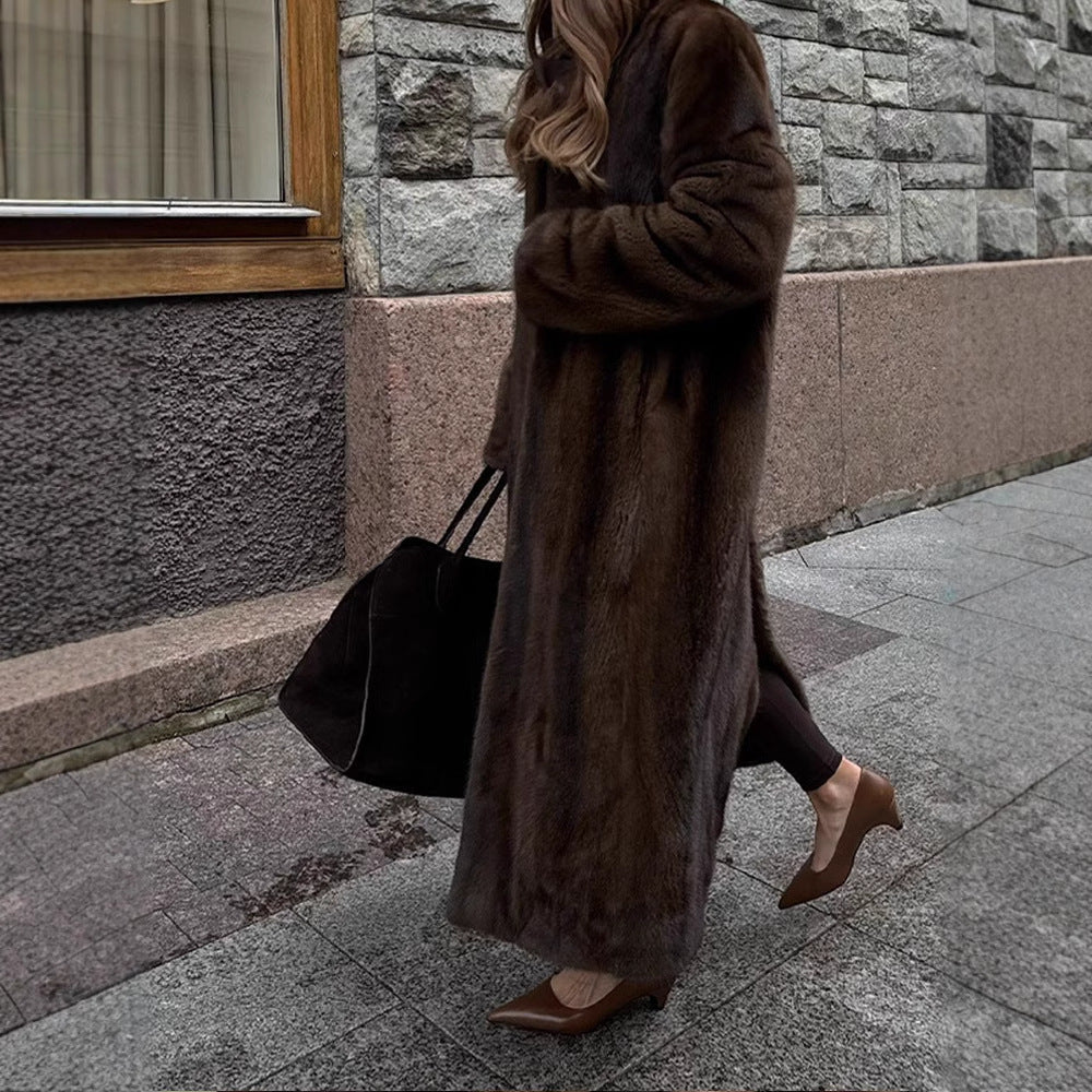 Women's faux fur coat with a luxurious design and a trendy cut Lune London