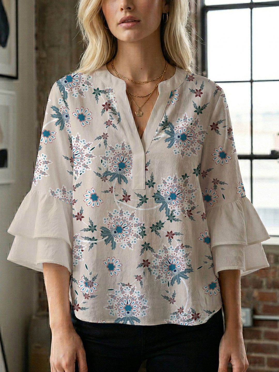 Women's blouse with voluminous sleeves and floral design Lune London