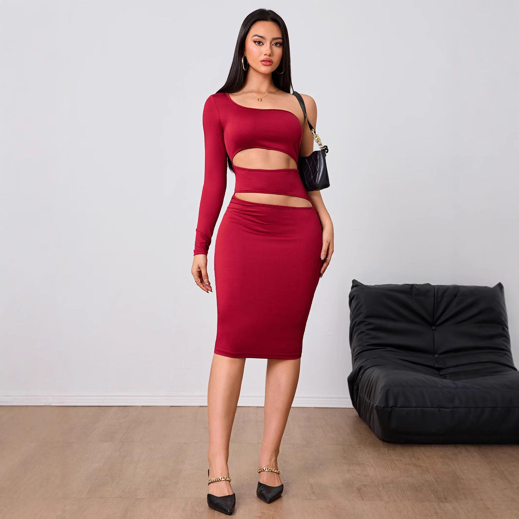 Robe midi ajustée pour femmes avec découpe et design asymétrique, à manches longues Chic & Stil