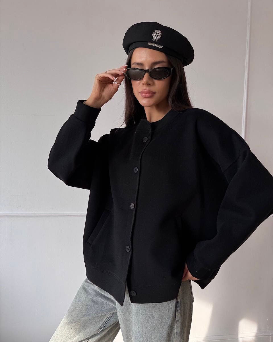 Casual oversized hoodie jacket for women with practical pockets and chic buttoning Style
