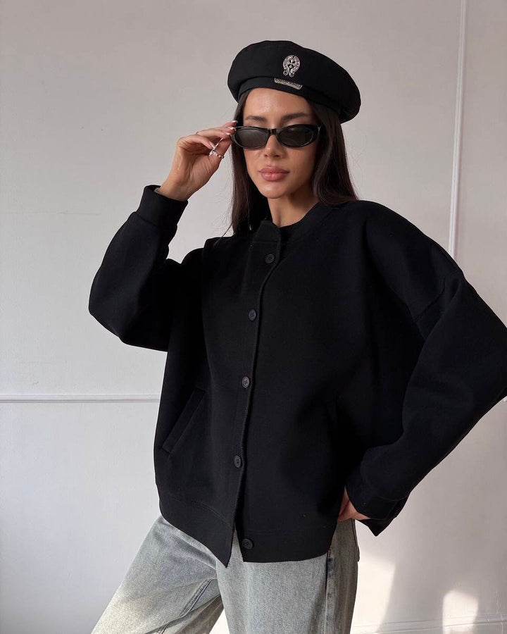 Casual oversized hoodie jacket for women with practical pockets and chic buttoning Style