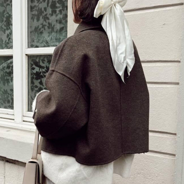 Oversized wool jacket for women with a chic and stylish collar
