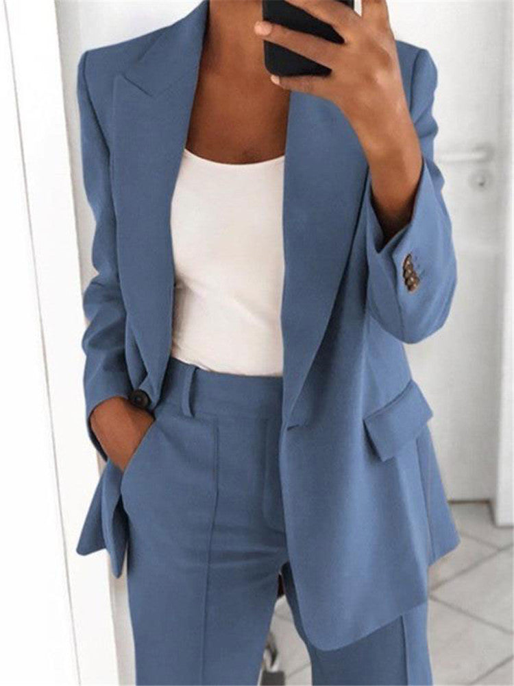 Ladies elegant blazer with fitted cut and practical pockets Lune London