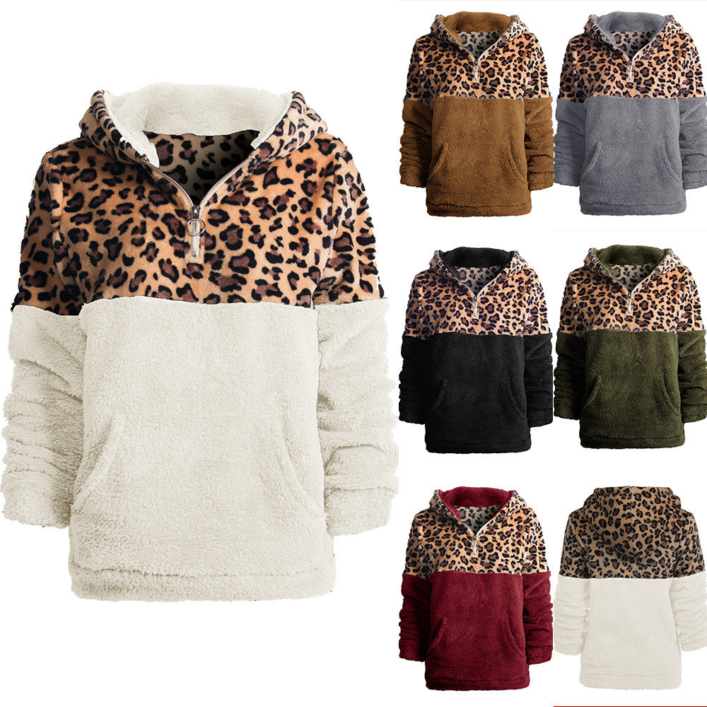 Comfortable hoodie for women with an exciting leopard pattern and kangaroo pocket Lune London