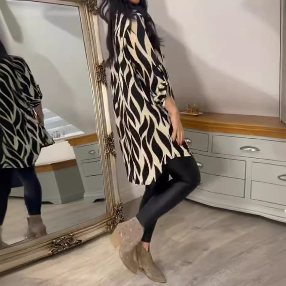 Robe blouse pour femmes avec un design graphique moderne et un ourlet asymétrique Chic & Stil