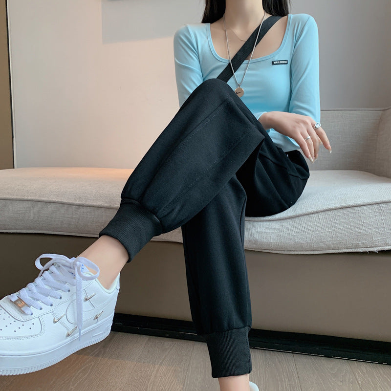 Ensemble de vêtements de loisirs sportif pour femmes avec top court et sweatpants décontractés Chic & Stil