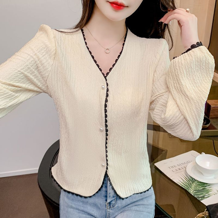 Blouse femme avec de fines accents en dentelle et une coupe élégante Chic & Stil