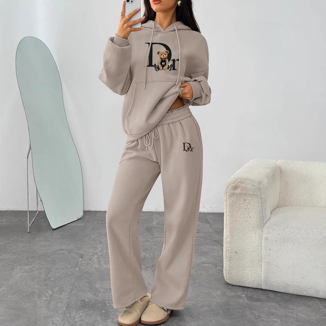 Women's casual hoodie suit with a charming bear motif and comfortable fit Chic & Stil