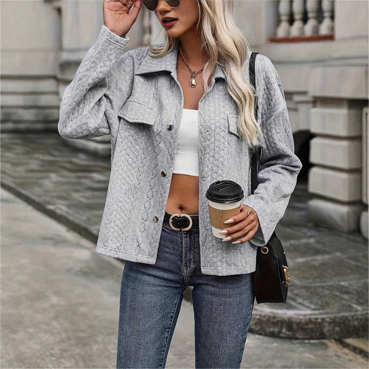 Veste en tricot pour dames avec design en torsades texturé et poches pratiques Lune London