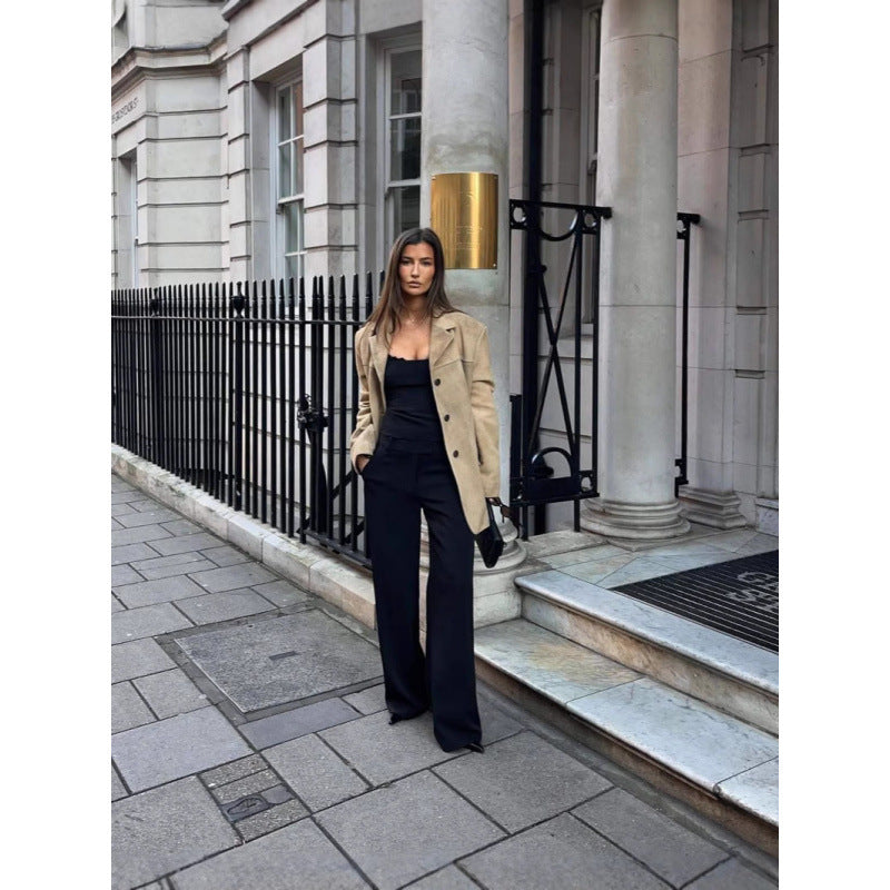 Oversized blazer jacket for women with a casual fit and deep pockets Lune London