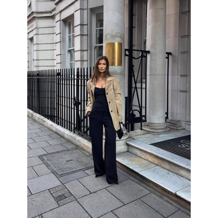 Oversized blazer jacket for women with a casual fit and deep pockets Lune London