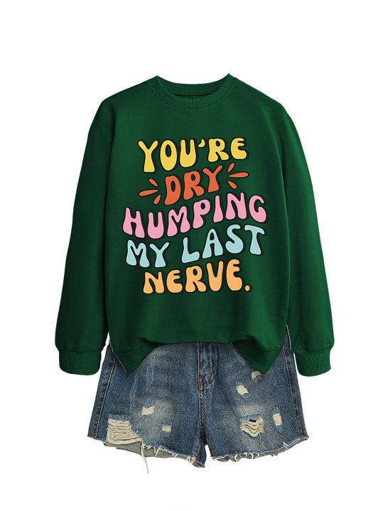 Sweat-shirt femme avec slogan de bande dessinée joyeux et coupe décontractée Chic & Stil