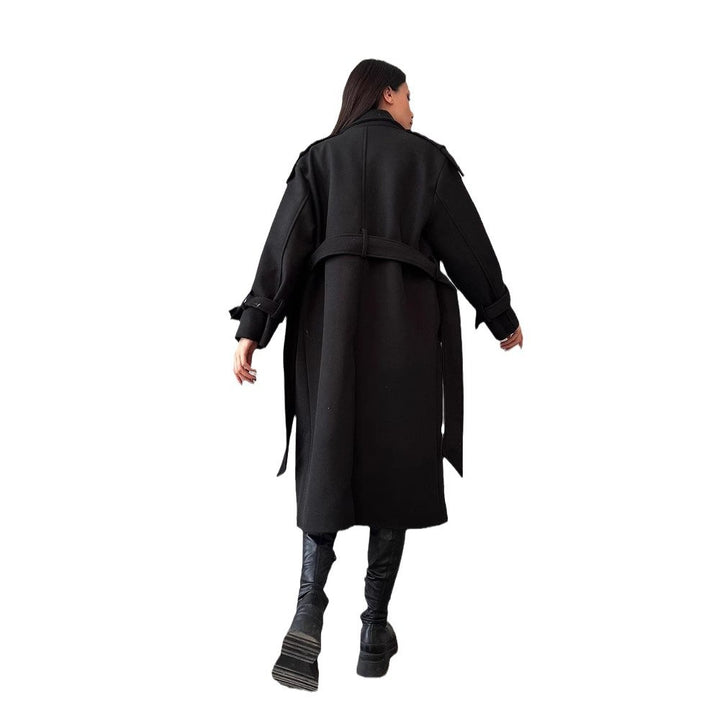 Stylish women's trench coat with elegant details and a double-breasted front closure Lune London