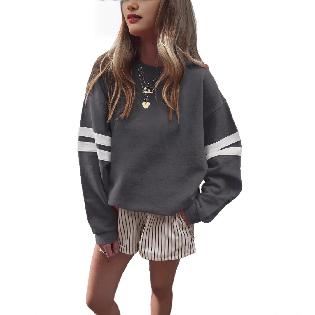 Sporty sweatshirt for women with contrasting color sleeves Lune London
