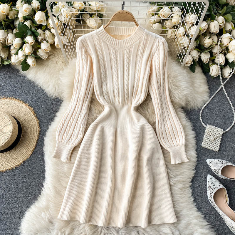 Robe tricotée pour femmes avec un motif de câble moderne et une coupe ajustée Chic & Stil