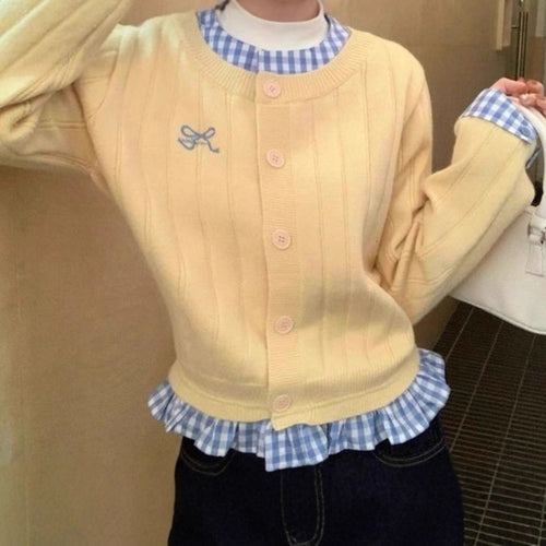 Trendy knit jacket for women with modern accents and a playful ruffle design Lune London