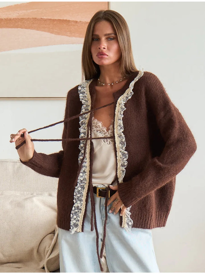 Cardigan tricot élégant pour femmes avec détail en dentelle fine Chic & Stil