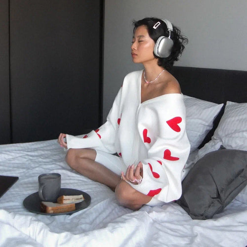 Sweatshirt for women with heart-shaped pattern and relaxed fit Lune London